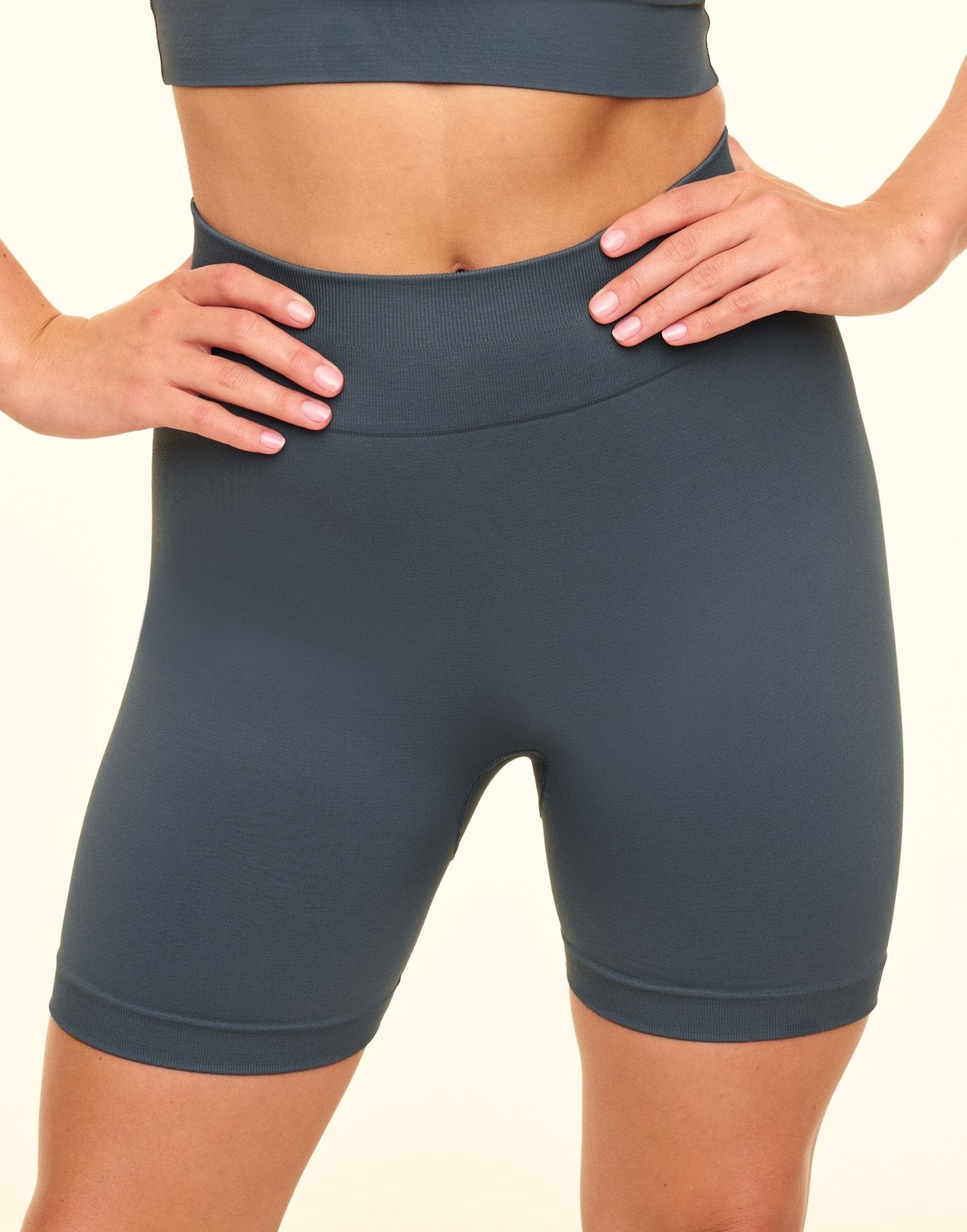 The Ultimate Bike Short Gris