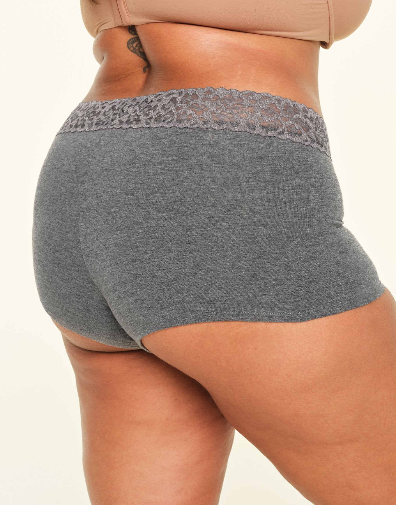 Leandra Shortie Plus Gris