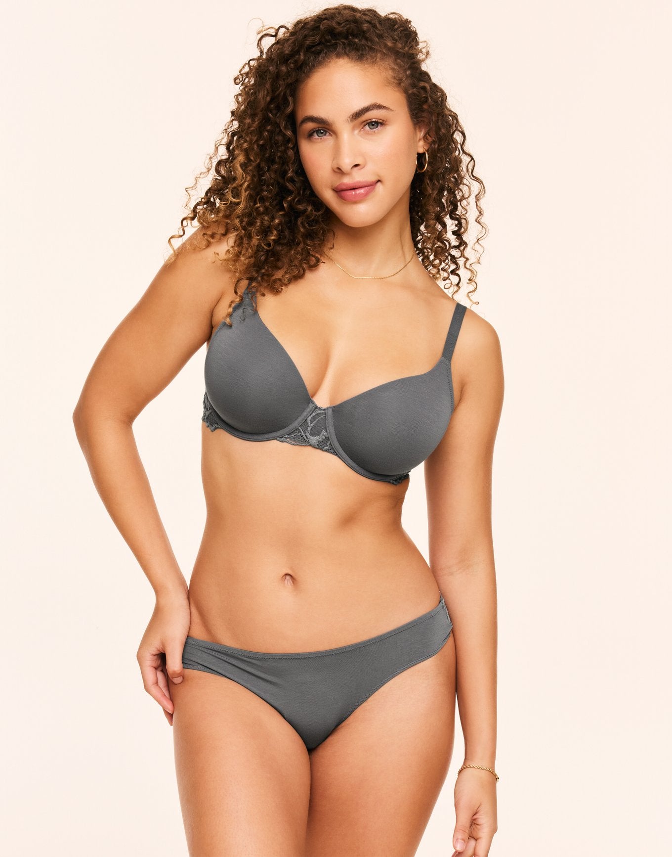 Teagan Contorno Gris