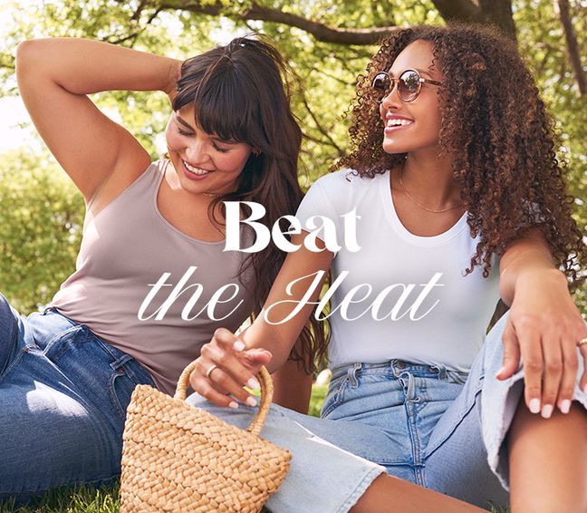 Dos chicas en la naturaleza vistiendo ropa de Adore Me. Título de la imagen: "Beat The Heat"